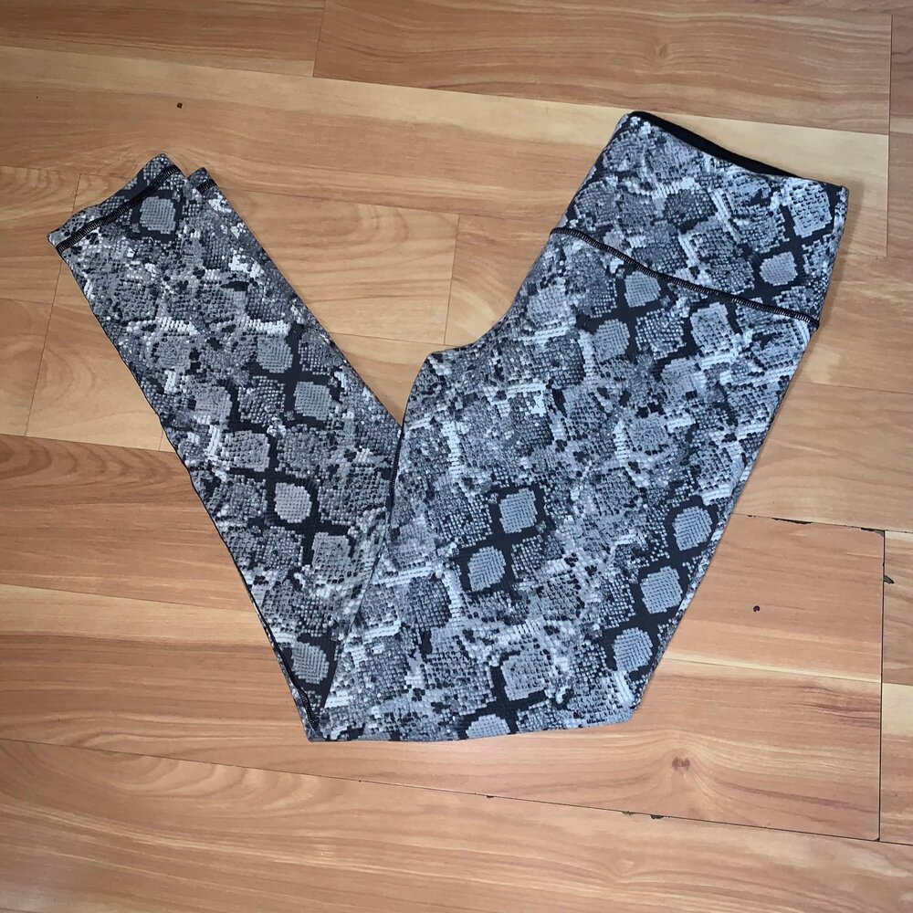 Victoria Secret Sport Knockout Active Tights Size M Snakeskin Work Out Leggings